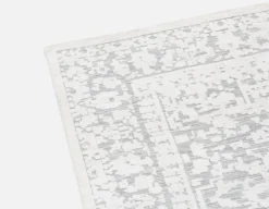 LIA knitted polyester rug 6'x9'